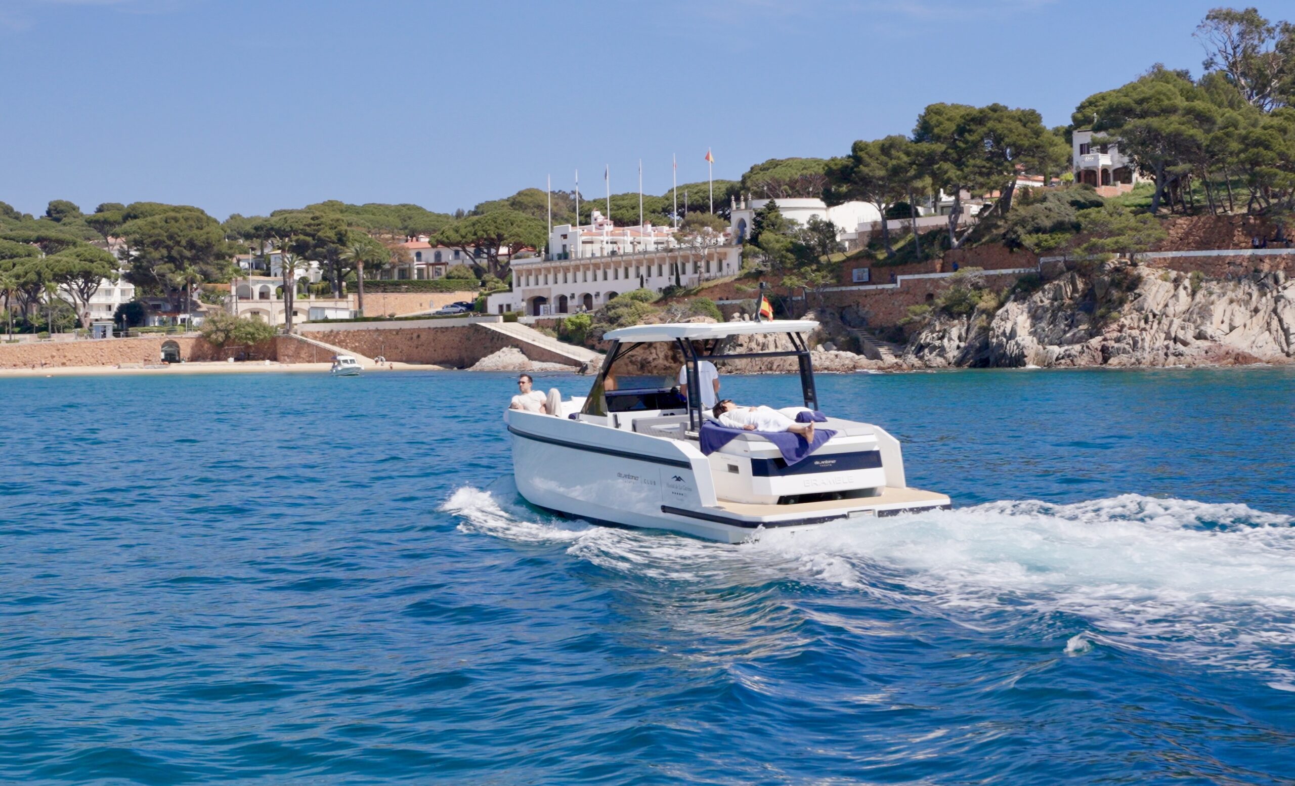 L’élégance de la Costa Brava depuis la mer
